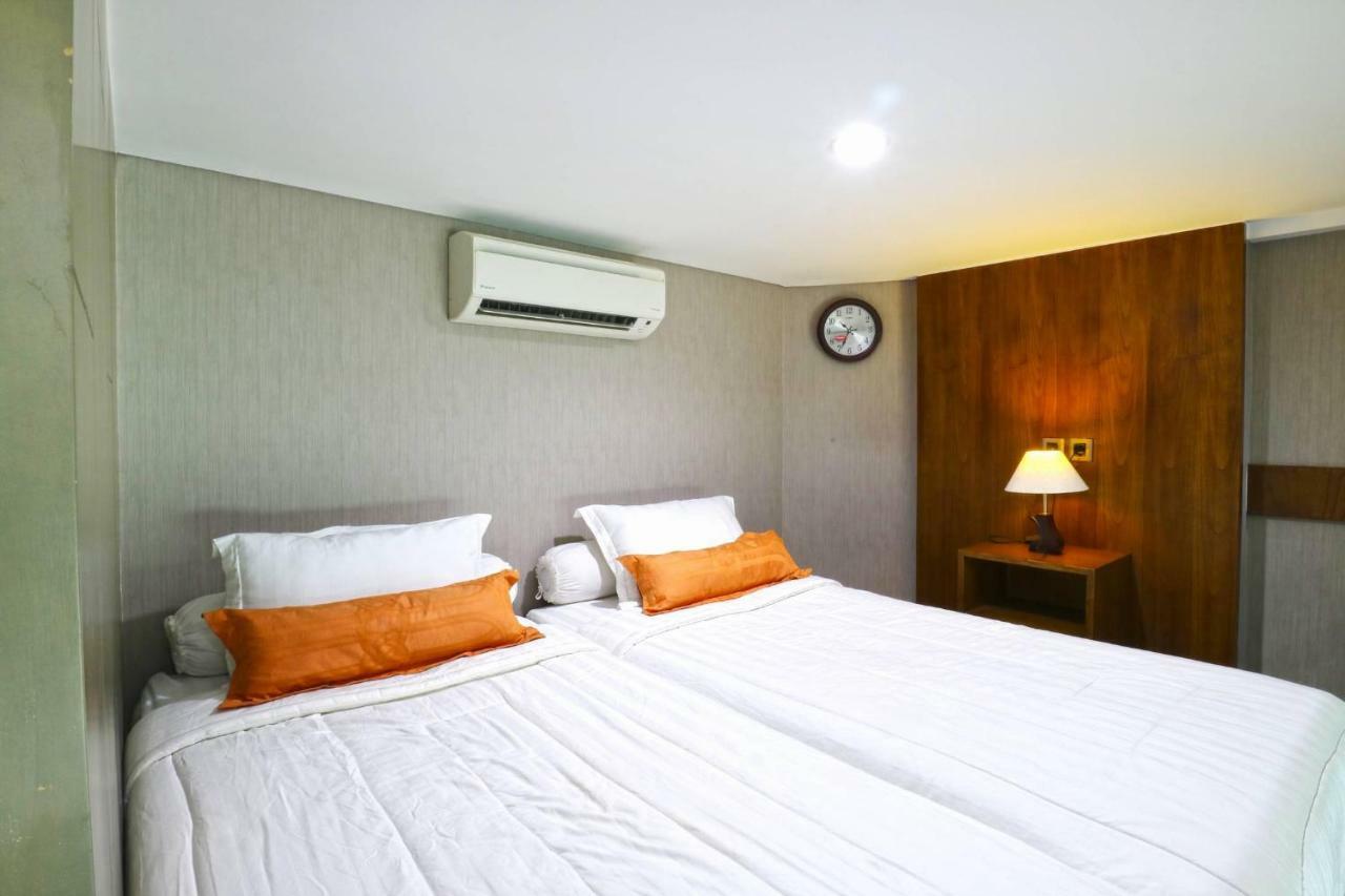 The Baile Hotel Jakarta Exterior photo